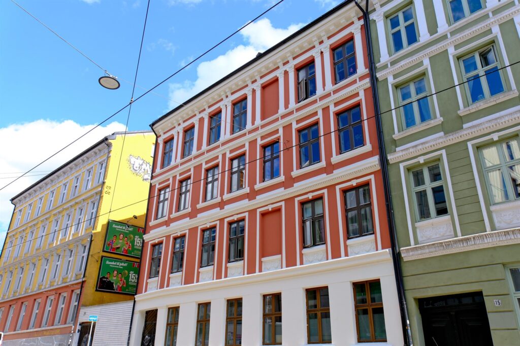 Rød bygårdsfasade i Vogts gate 17